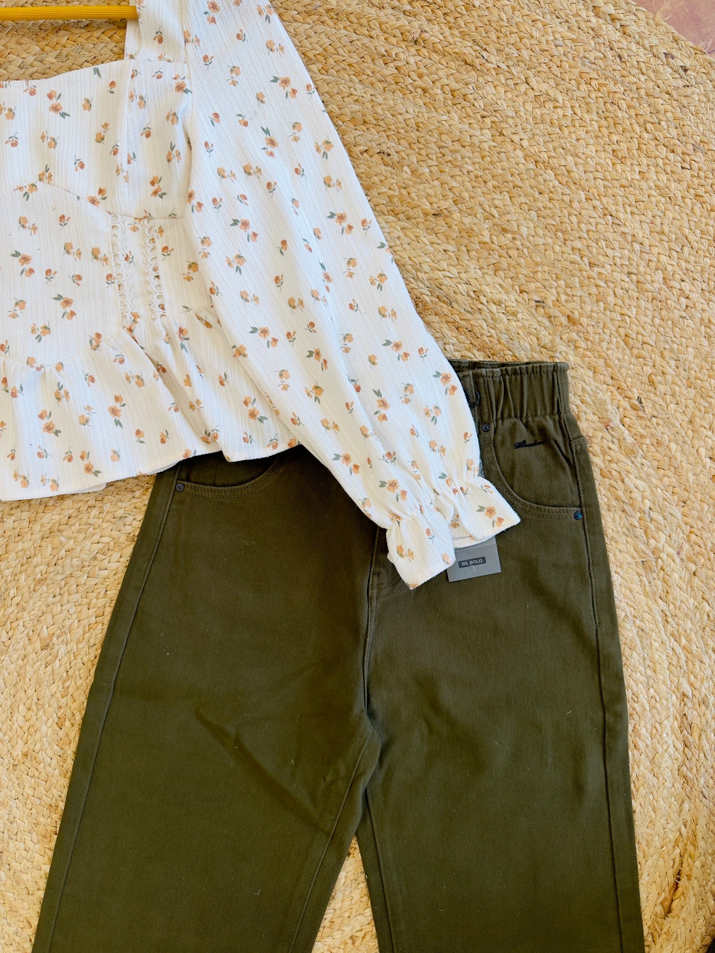 FLOWER PRINT CROP TOP WITH GREEN ATRAIGHT PANT