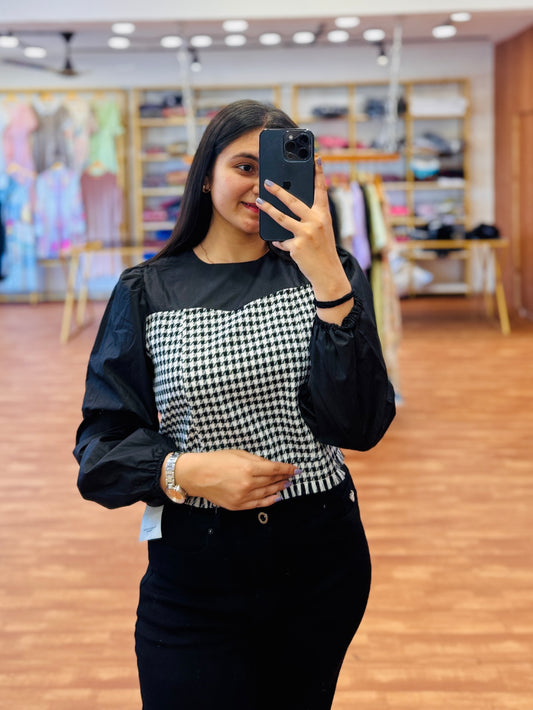 Chex Pattern Black Top With Dblues Black Momfit Denim Pant