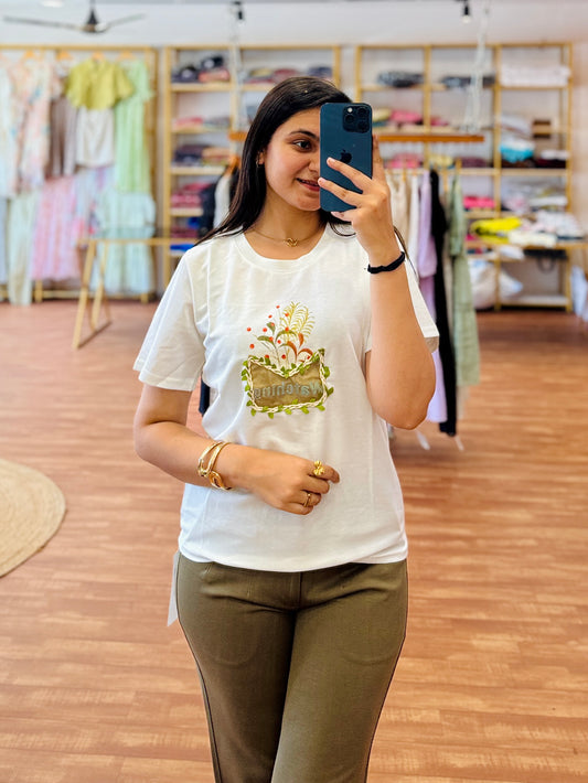 CASUAL TSHIRT WITH STRAIGHT PANT PAIR