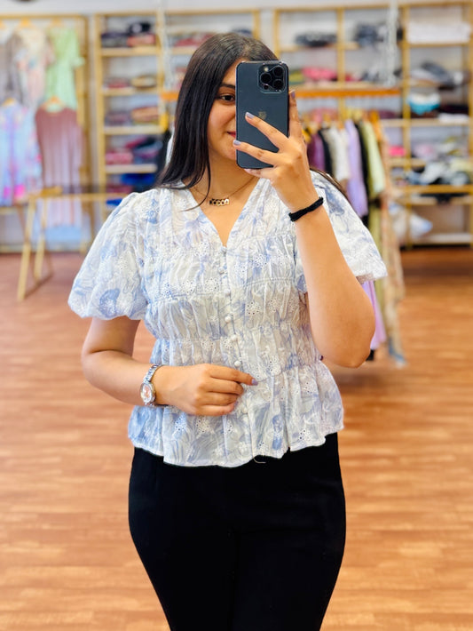 BLUE PRINT EMBROIDERY TOP WITH BLACK MOM FIT DENIM
